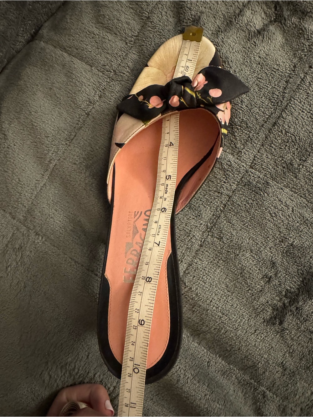 Salvatore Ferragamo Floral Bow Slide Kitten heels in Pink and Black - Picture 7 of 10